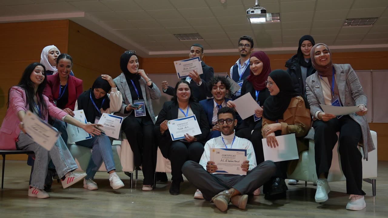 Participants du Reporting Day avec leurs certificats